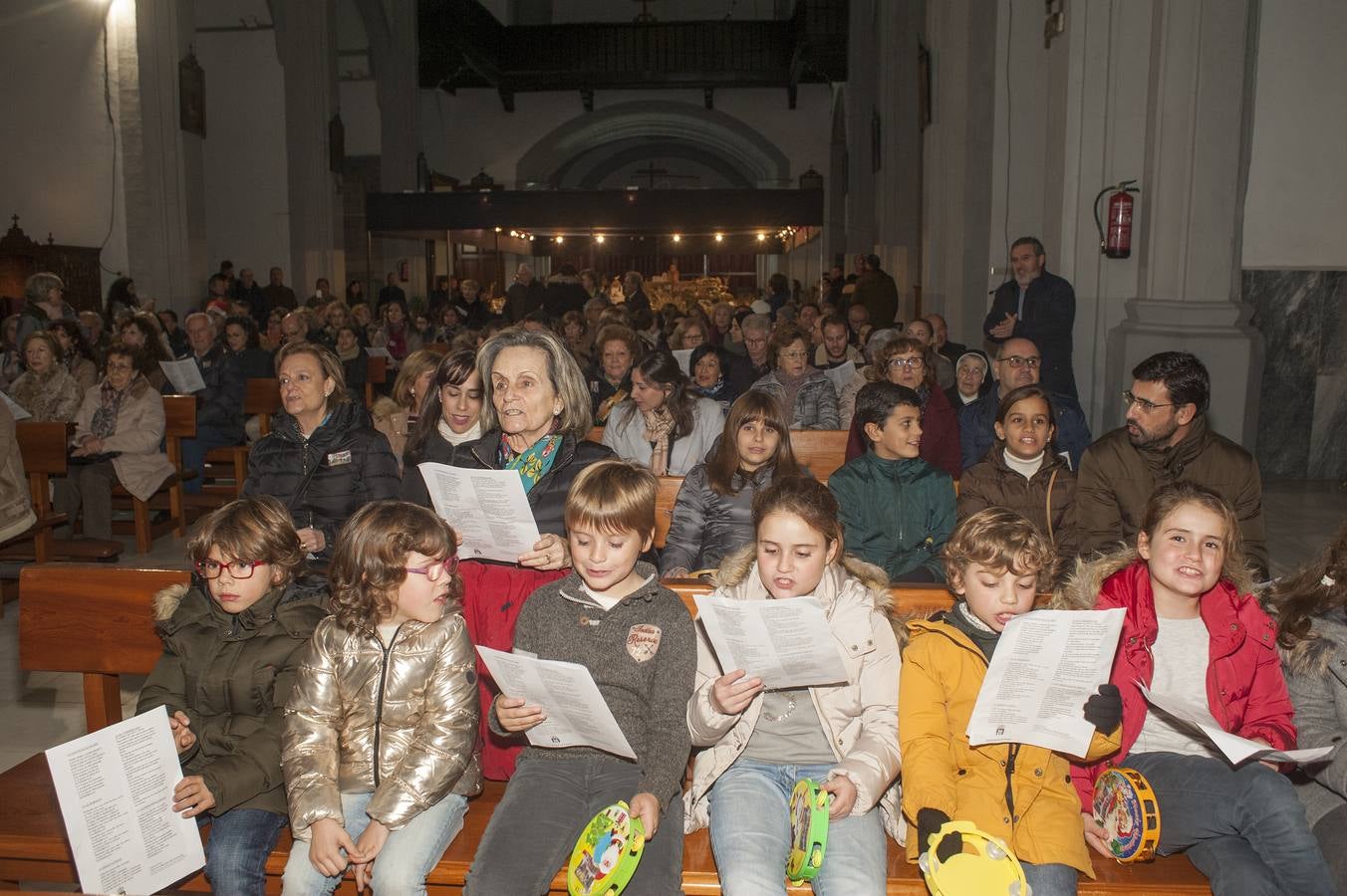 El Grupo Corales de badajoz ha realizado un recorrido por los belenes de Badajoz cantando villancicos. Han comenzado por la Iglesia Santa María la Real (San Agustín), Iglesia de la Concepción, Convento de Santa Ana, Iglesia de San Andrés, Museo de la Ciudad Luis de Morales, y terminando en la Catedral.