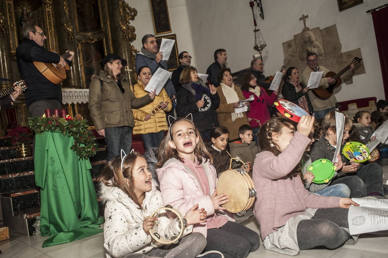 El Grupo Corales de badajoz ha realizado un recorrido por los belenes de Badajoz cantando villancicos. Han comenzado por la Iglesia Santa María la Real (San Agustín), Iglesia de la Concepción, Convento de Santa Ana, Iglesia de San Andrés, Museo de la Ciudad Luis de Morales, y terminando en la Catedral.