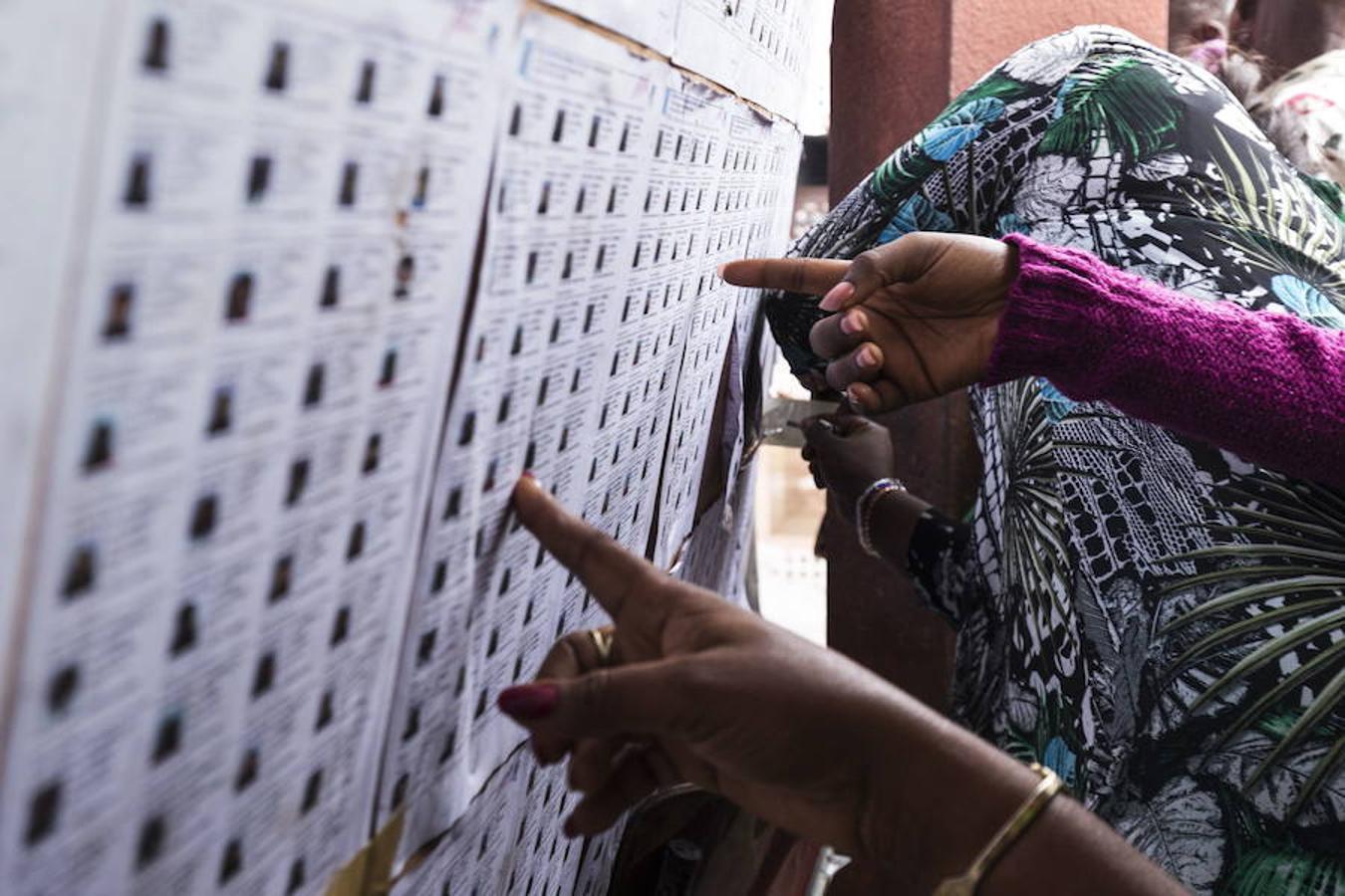 La República Democrática del Congo celebra este domingo unas elecciones históricas para elegir al sucesor del presidente Joseph Kabila, entre retrasos, esperanza de cambio y miedo a más violencia.