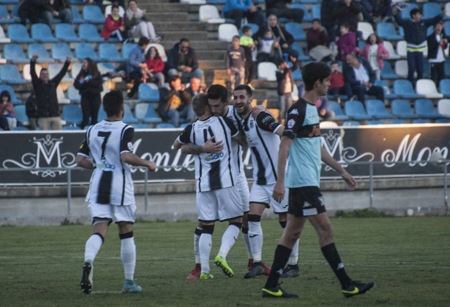 Los blanquinegros regalan a su afición una goleada a la que Éder Díaz, con un tanto de tacón, y José Ángel, con otro de chilena, pusieron broche de oro