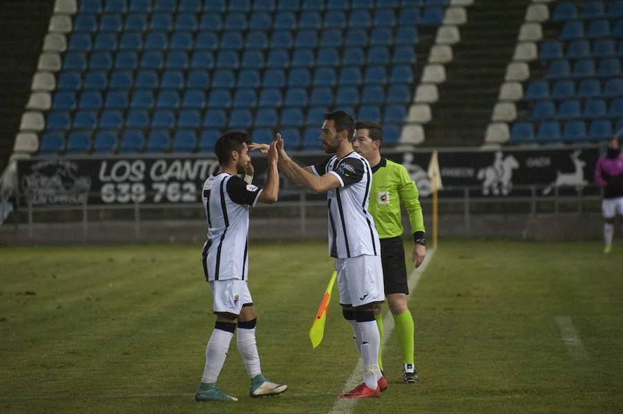 Los blanquinegros regalan a su afición una goleada a la que Éder Díaz, con un tanto de tacón, y José Ángel, con otro de chilena, pusieron broche de oro