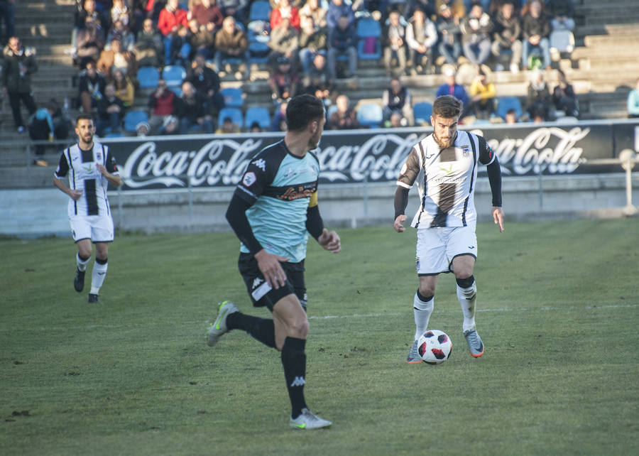 Los blanquinegros regalan a su afición una goleada a la que Éder Díaz, con un tanto de tacón, y José Ángel, con otro de chilena, pusieron broche de oro
