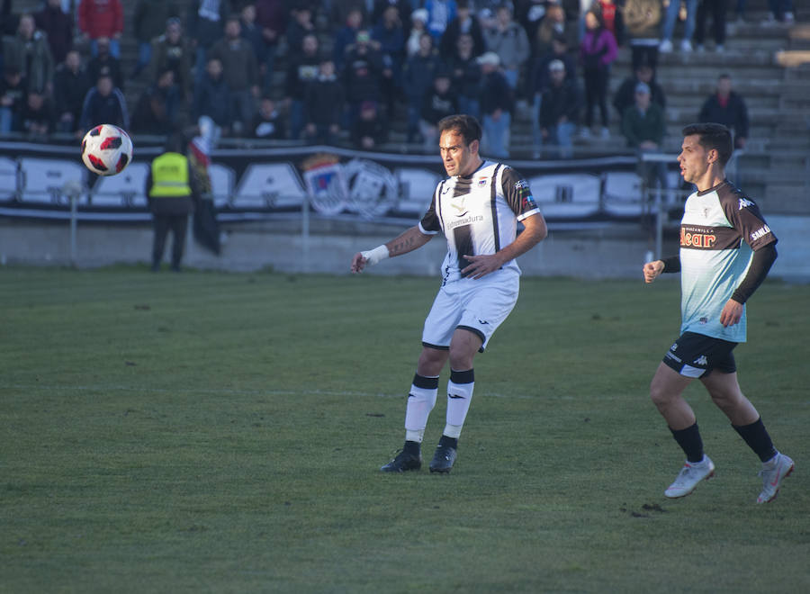 Los blanquinegros regalan a su afición una goleada a la que Éder Díaz, con un tanto de tacón, y José Ángel, con otro de chilena, pusieron broche de oro