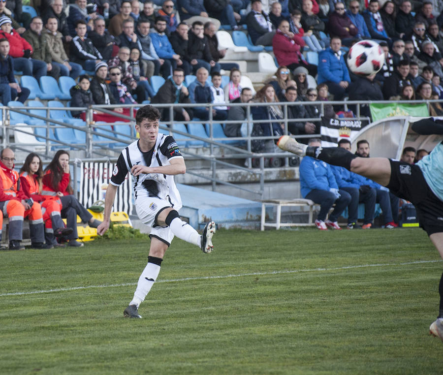 Los blanquinegros regalan a su afición una goleada a la que Éder Díaz, con un tanto de tacón, y José Ángel, con otro de chilena, pusieron broche de oro