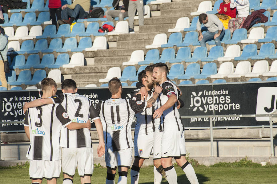 Los blanquinegros regalan a su afición una goleada a la que Éder Díaz, con un tanto de tacón, y José Ángel, con otro de chilena, pusieron broche de oro