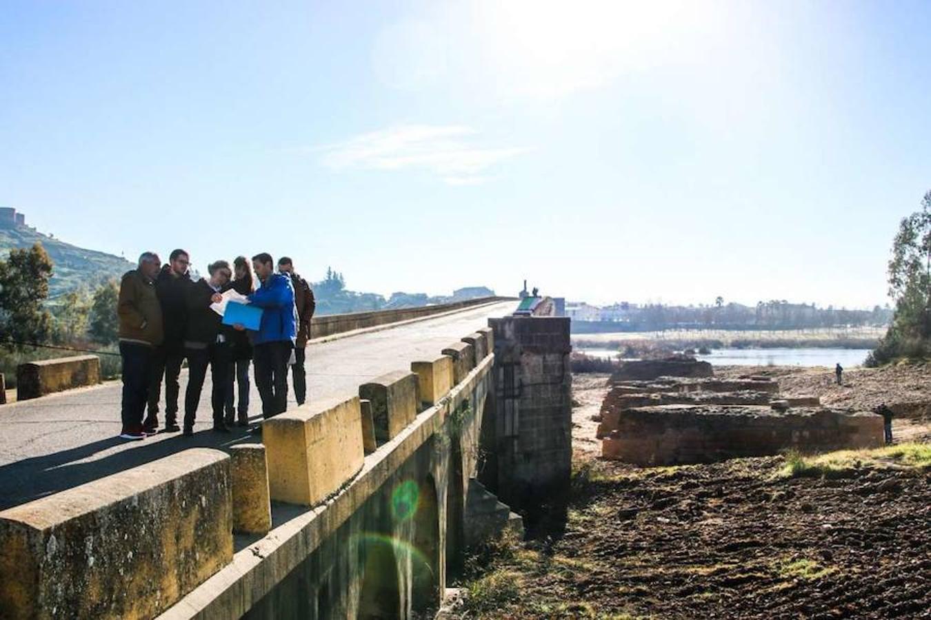 Algunos estudios habían constatado la existencia de este puente, destruido desde 1603 y cuyos restos han estado hasta ahora colmatados de graba y sedimentos del propio río Guadiana