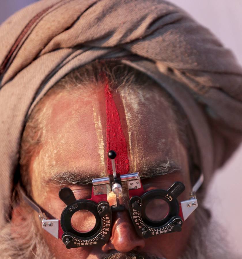 Todos los años cientos de miles de personas acuden a Ganga Sagar, en la desembocadura del río sagrado Ganges, para conmemorar el «Makar Sankranti», una de las celebraciones religiosas más importantes en el calendario hindú y que marca el fin del invierno.