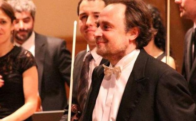 Mauro Rossi dirige a la Orquesta Joven de Extremadura