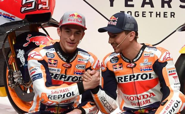 Marc Márquez y Jorge Lorenzo, durante el acto. 