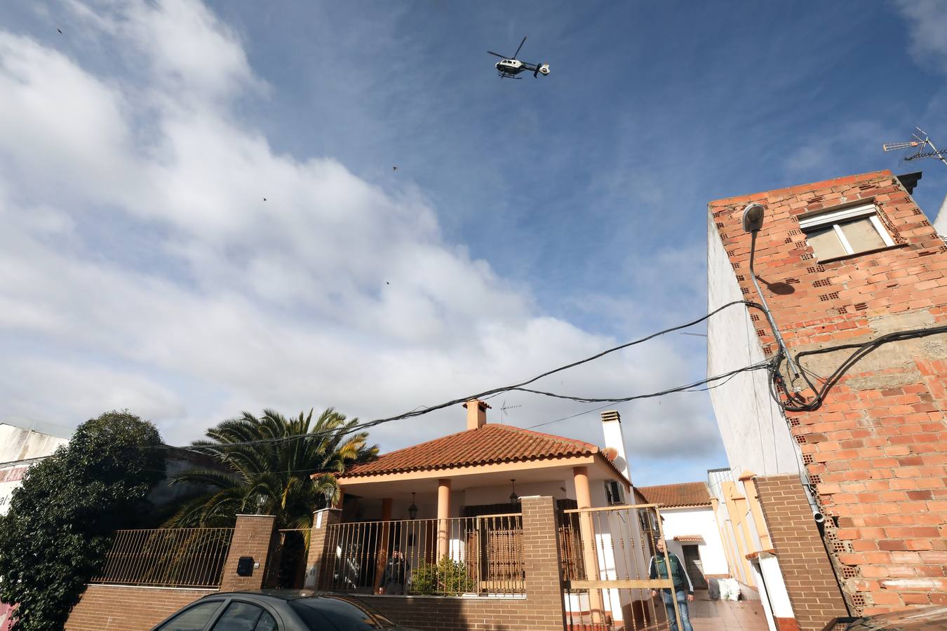 Varias unidades de la Guardia Civil y la Policía Nacional están llevando a cabo desde primeras horas de la mañana de este miércoles diversos registros en viviendas de Mérida y en otras localidades pacenses como Santa Amalia. El operativo se enmarca en una macrorredada contra el tráfico de drogas que se está desarrollando a nivel nacional. La Delegación del Gobierno en Extremadura confirma que ya ha habido detenciones en la provincia.