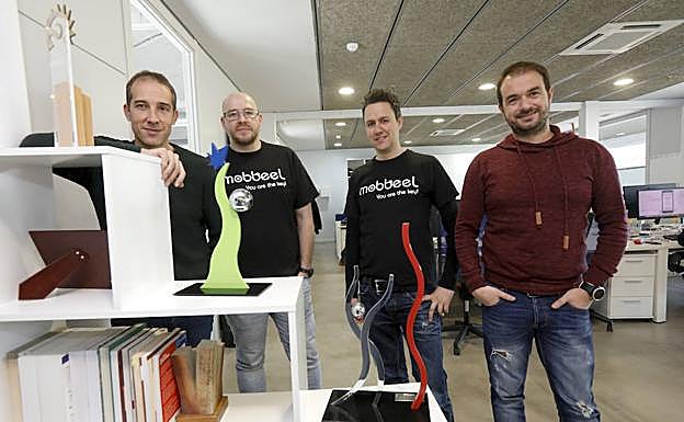 José Luis Huertas Fernández, Abraham Holgado García, Miguel González Martín y José E. Arias García desarrollaron la idea inicial en 2009.