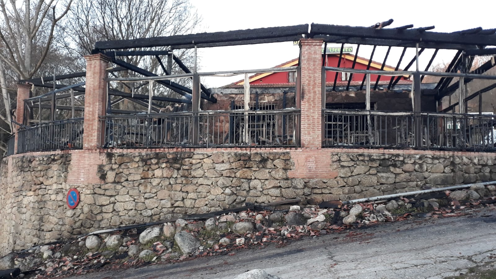La pasada madrugada se ha calcinado el restaurante ubicada en la Garganta de Cuartos en Losar de la Vera