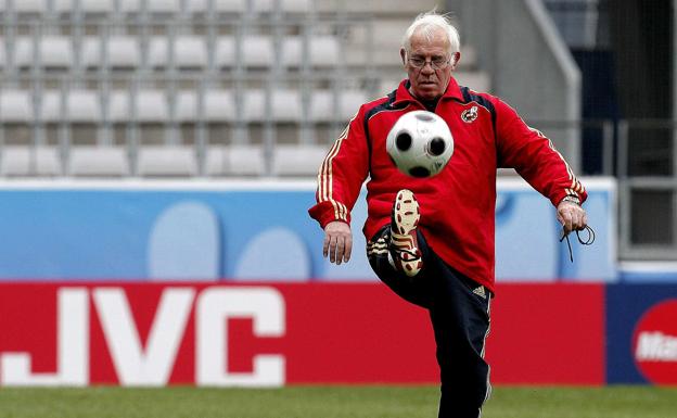 Luis Aragonés, durante un entrenamiento de la selección.