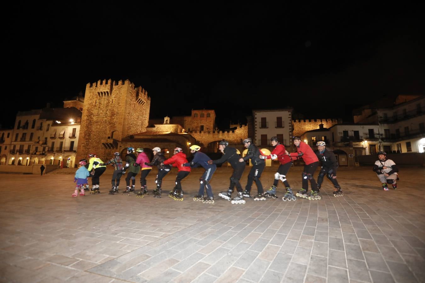 Un club deportivo cacereño fomenta la práctica del patinaje a todas las edades