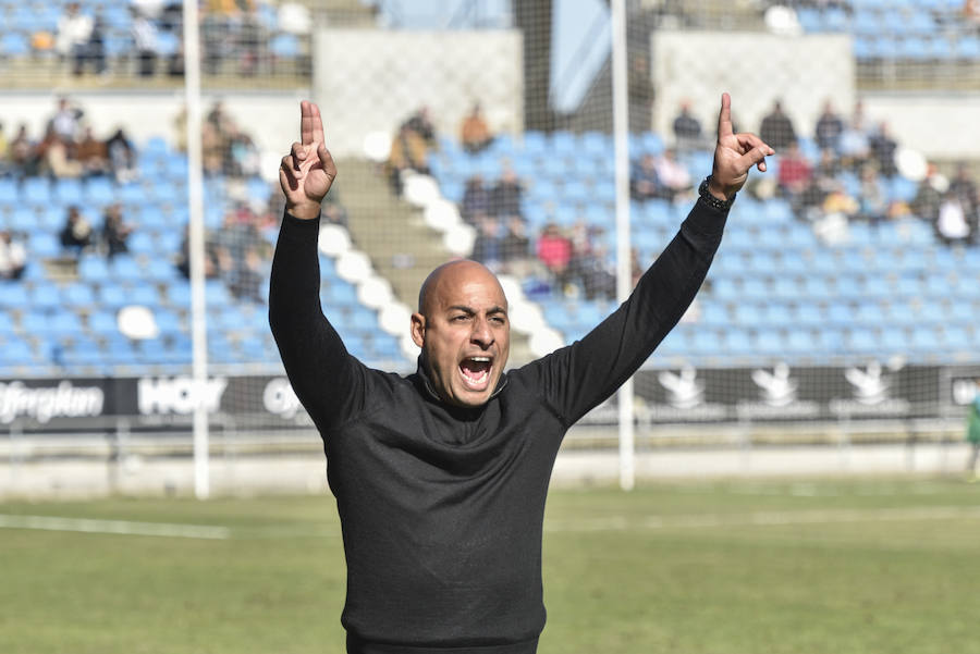 El equipo blanquinegro logra una valiosa victoria ante el poderoso club balear con uno menos desde el minuto 6