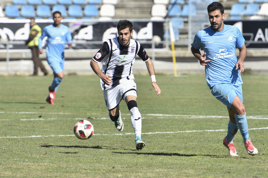 El equipo blanquinegro logra una valiosa victoria ante el poderoso club balear con uno menos desde el minuto 6