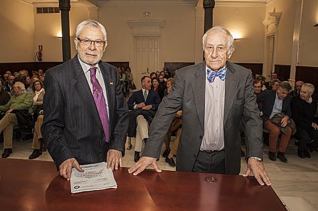 Alberto González e Inocencio Arias, ayer en Badajoz. :: pakopí