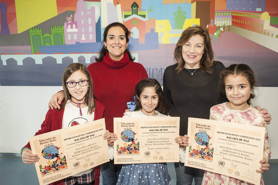 Las alumnas premiadas en el colegio Ciudad de Badajoz.