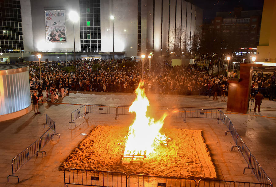 Fotos: Arde el marimanta en el barrio pacense de Santa Marina