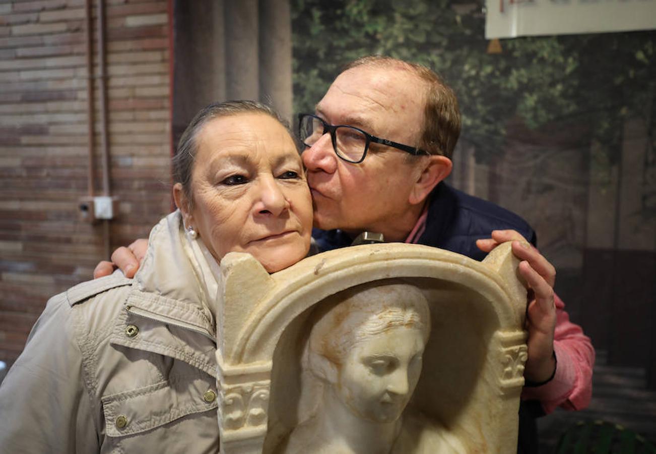 El Museo de Arte Romano celebra el Día de San Valentín con una semana de actividades en torno al amor. Hoy tiene lugar 'Enamórate de Augusta Emerita', una actividad donde el público visitante puede hacerse una fotografía de temática amorosa o romántica. Los participantes recibirán la fotografía, que se les remitirá en formato digital. Se desarrolla desde las 9.30 hasta las 18.30 horas y no es necesaria la inscripción. Para aquellos que no puedan asistir ese día, volverá a celebrarse el 17 de febrero de 10 a 15 horas, con aforo libre. La tarifa de entrada al Museo será la habitual.