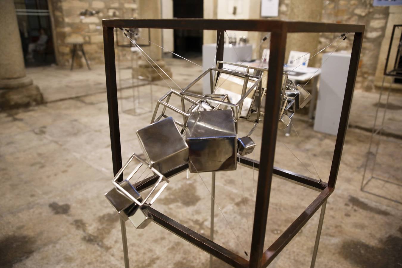 El Colegio Oficial de Arquitectos de Extremadura y el Ateneo de Cáceres ofrecen la exposición de esculturas no_maps / sin planes, del artista plástico Alfonso Doncel. Se puede visitar en el Colegio Oficial de Arquitectos de Extremadura (Cáceres) hasta el 18 de febrero de 2019