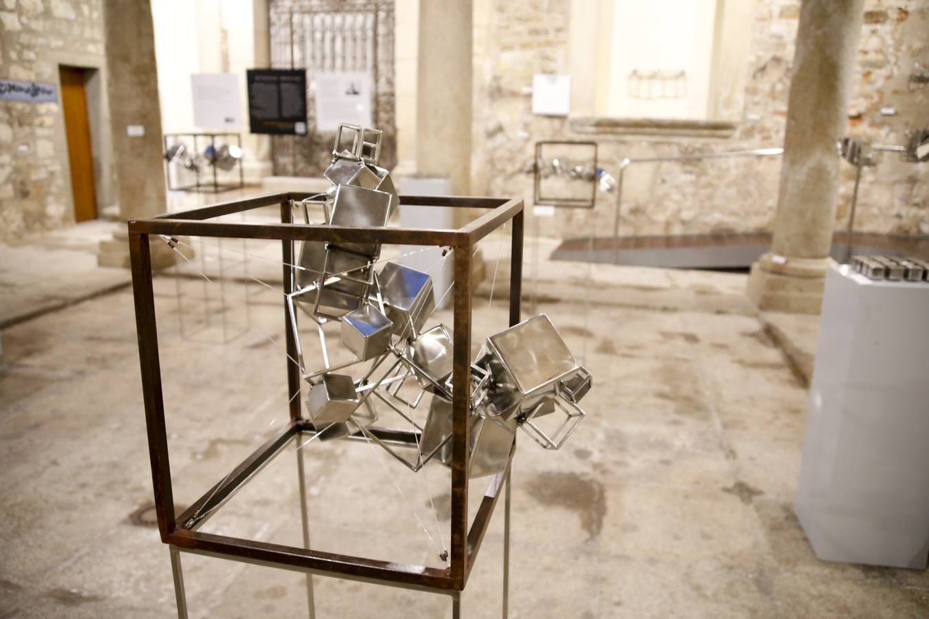 El Colegio Oficial de Arquitectos de Extremadura y el Ateneo de Cáceres ofrecen la exposición de esculturas no_maps / sin planes, del artista plástico Alfonso Doncel. Se puede visitar en el Colegio Oficial de Arquitectos de Extremadura (Cáceres) hasta el 18 de febrero de 2019