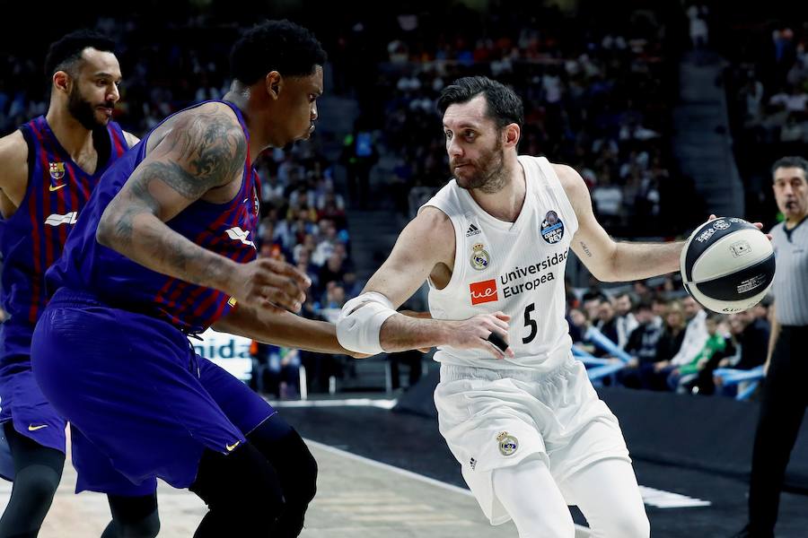 Disfruta de las mejores imágenes de la final de la Copa del Rey de baloncesto entre el BArcelona y el Real MaAdrid. 