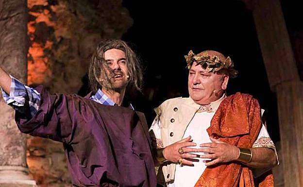 Una escena de 'Nerón DeLira' en la que aparece el vecino Silvestre Terrón / TEATRO DE PAPEL