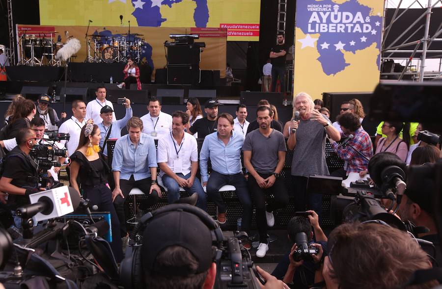 Miles de personas se reúnen en Cútcuta (Colombia), para el multitudinario concierto a favor del envío de ayuda humanitaria a Venezuela.