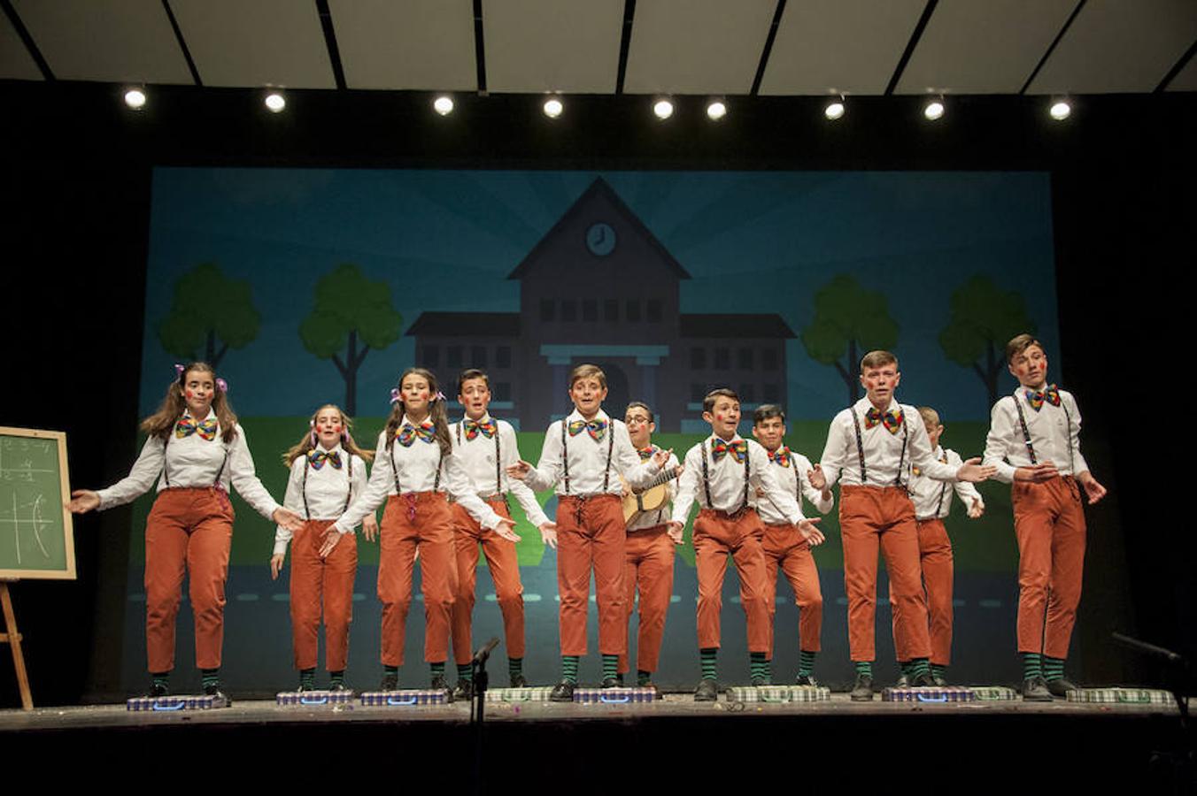 El futuro es prometedor para el concurso de mugas del Carnaval de Badajoz. Las siete agrupaciones que en la jornada del sábado se subieron a las tablas del López de Ayala demostraron que la cantera está ya preparada.