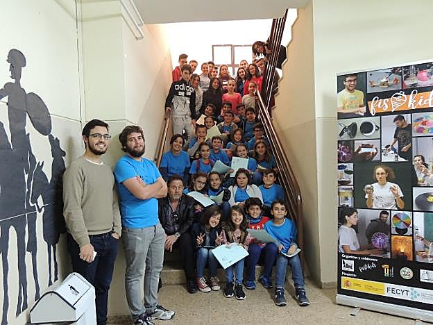 El instituto ha desarrollado un proyecto de difusión de la física en colaboración con la UEx. :: hoy