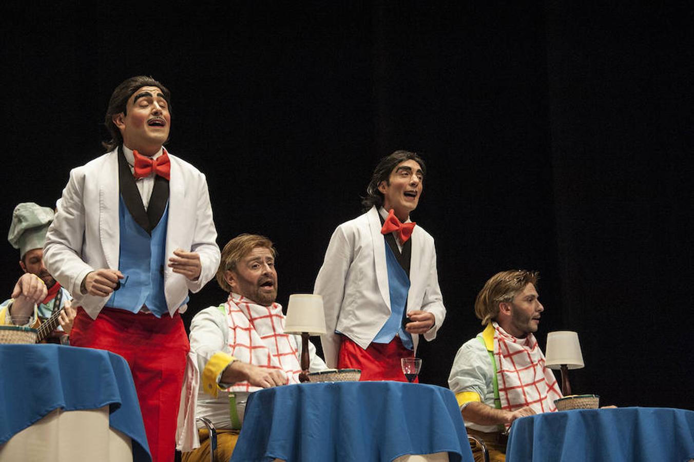 'Otro quinto, por favor' Tienen la presentación más potente del concurso y lograron una ovación del público nada más arrancar