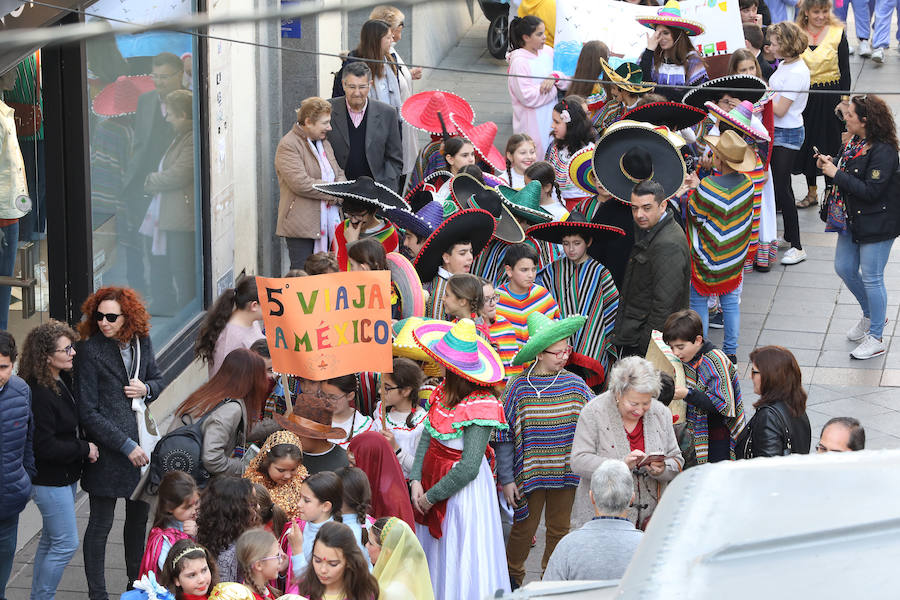 Miles de escolares lucieron ayer sus disfraces por Mérida