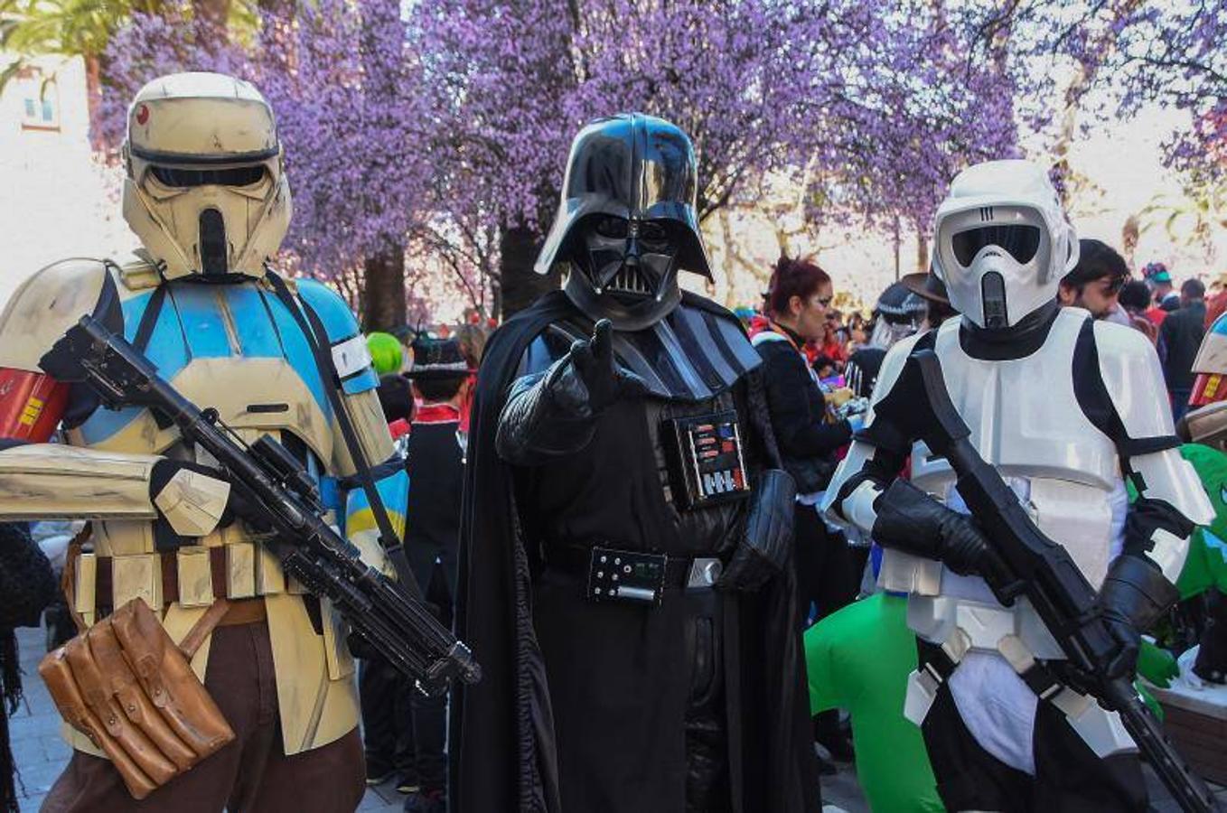 Con un día con mucho calor, la primera edición del sambódromo fue un éxito, San Francisco se llenó de nuevo de disfraces populares, hubo desfile de artefactos y murgas callejeras