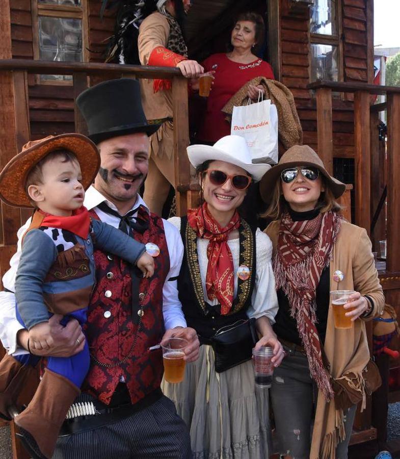 Con un día con mucho calor, la primera edición del sambódromo fue un éxito, San Francisco se llenó de nuevo de disfraces populares, hubo desfile de artefactos y murgas callejeras