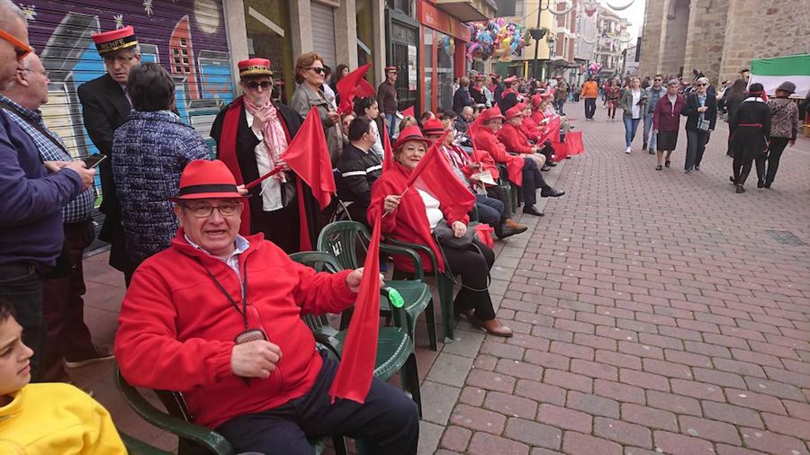 La reivindicación del tren digno se sumó al ritmo, el colorido y la animación habituales en los desfiles del Carnaval moralo