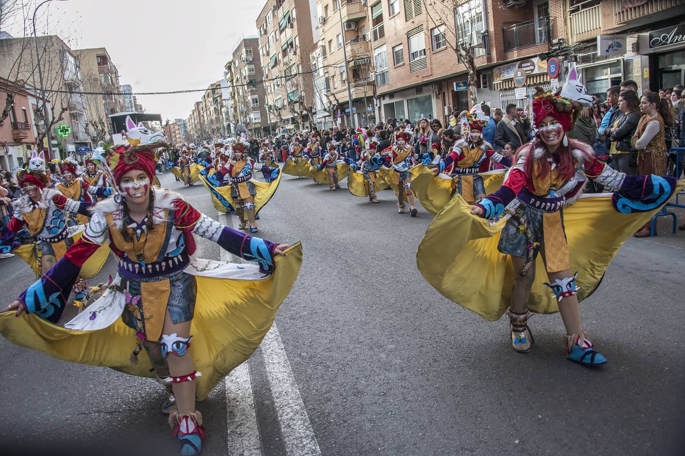 En el barrio de San Roque han desfilado comparsas infantiles y se han celebrado concursos de disfraces como activuidad del Carnaval de Badajoz 2019