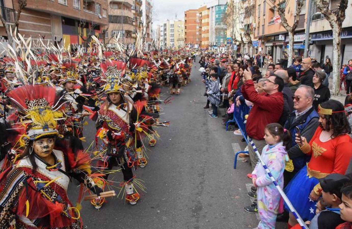 Han participado una veintena de comparsas y grupos menores y 15 artefactos