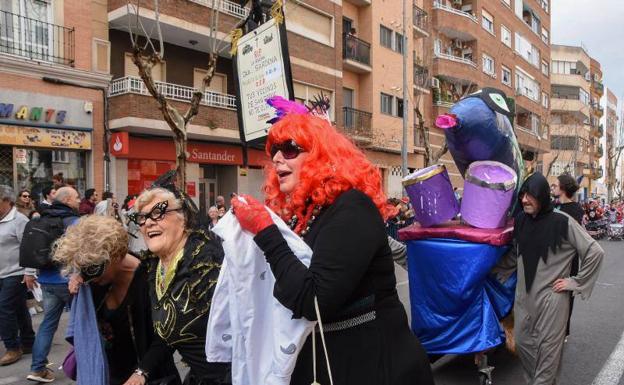 Plañideras durante el Entierro de la Sardina de Badajoz:: CASIMIRO MORENO