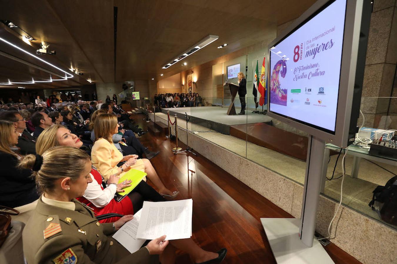 Esta mañana se ha celebrado un acto institucional en la Asamblea de Extremadura con motivo de la celebración mañana del Día Internacional de la Mujer Trabajadora