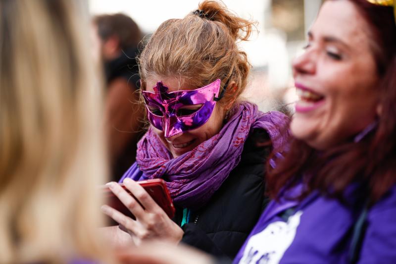 Una marea morada recorre todo el país para reivindicar la igualdad de género