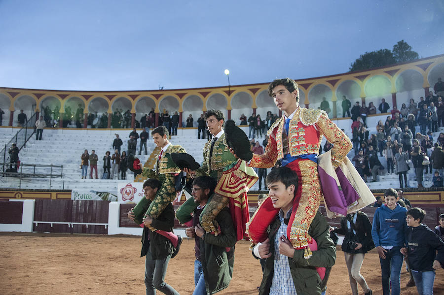 Fotos: Clase práctica para los alumnos de la escuela pacense como aperitivo de Olivenza