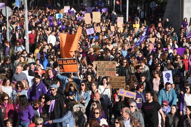 La manifestación más multitudinaria se vivió en Badajoz:: CASIMIRO MORENO