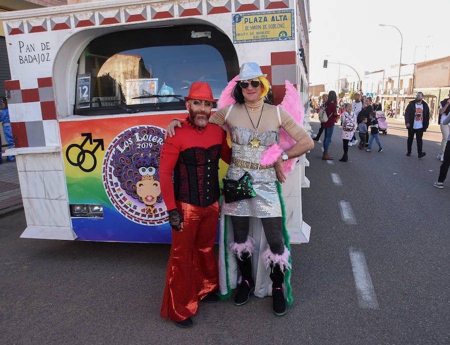 Los vecinos de Talavera la Real y muchos visitantes llegados desde distintas localidades de la región disfrutaron este sábado de la convivencia carnavalera organizada por el Ayuntamiento de esta localidad pacense en la carpa municipal. La programación ha incluido distintos actos y se cerrará este domingo con un baile de disfraces en el centro de mayores.