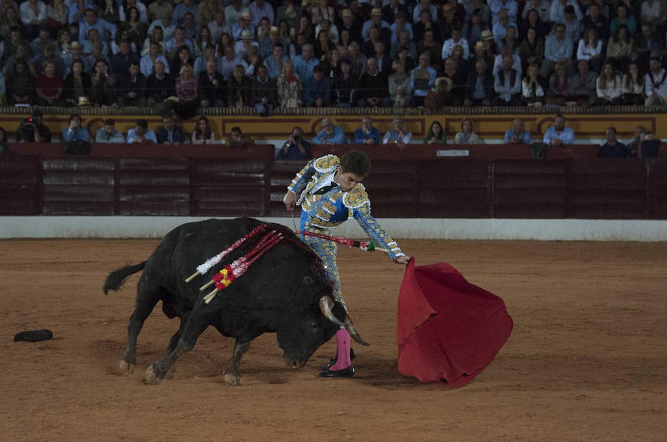 Morante, sin suerte con el lote de Daniel Ruiz que le correspondió, dejó una serie de verónicas y una media que pagaron la entrada de los morantistas