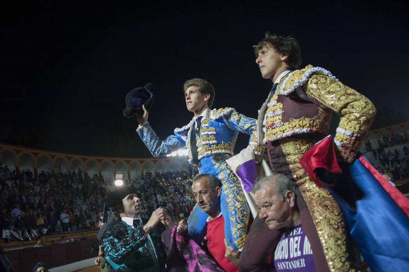 Morante, sin suerte con el lote de Daniel Ruiz que le correspondió, dejó una serie de verónicas y una media que pagaron la entrada de los morantistas