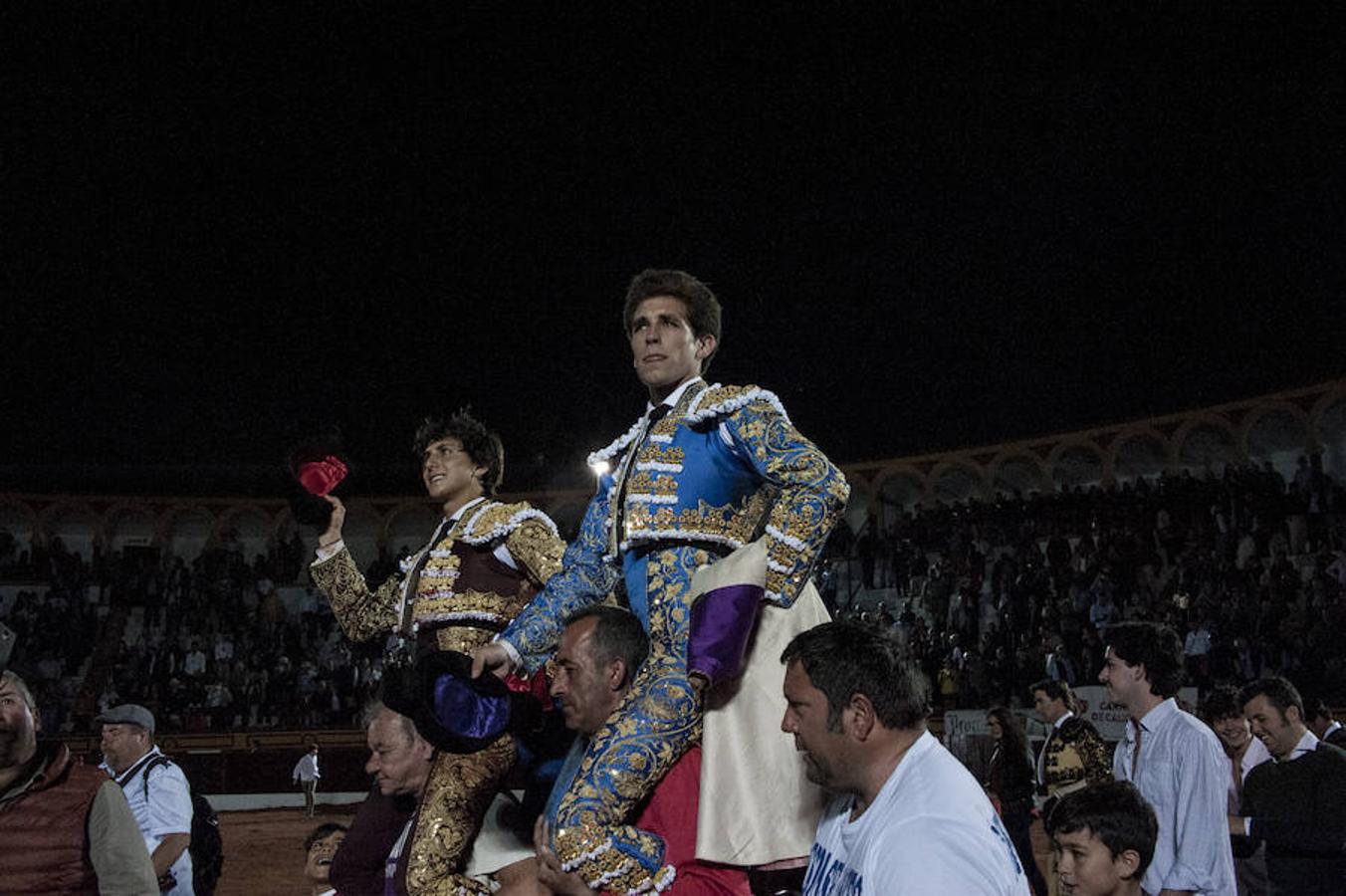 Morante, sin suerte con el lote de Daniel Ruiz que le correspondió, dejó una serie de verónicas y una media que pagaron la entrada de los morantistas