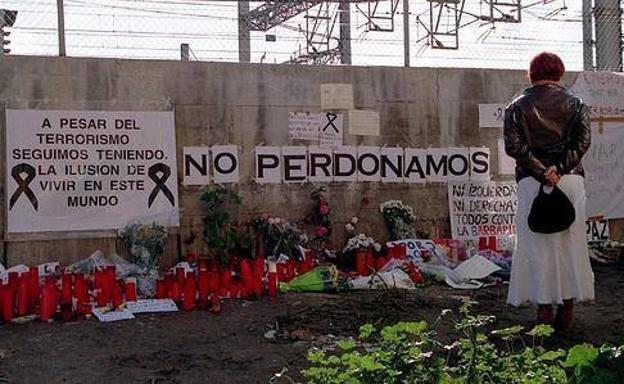 Imagen de archivo de un mural cerca de la estación de Atocha que recordaba a las víctimas del atentado.