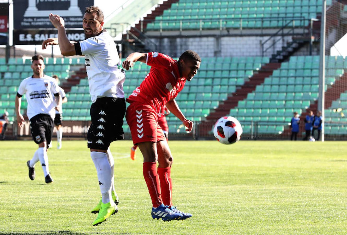 Siguiente parada en el Romano. Tras la visita del Moralo, llegaba el Plasencia. Luego vendrán Cacereño y Coria. Y si ante el Moralo el Mérida manejó el partido pero no encontró el gol, ante el Plasencia el partido fue distinto. Cuando más controló la pelota, menos acierto tuvo en el área. Cuando, en la segunda mitad, el choque se abrió y el Plasencia asomó la cabeza, los atacantes del Mérida marcaron distancia.
