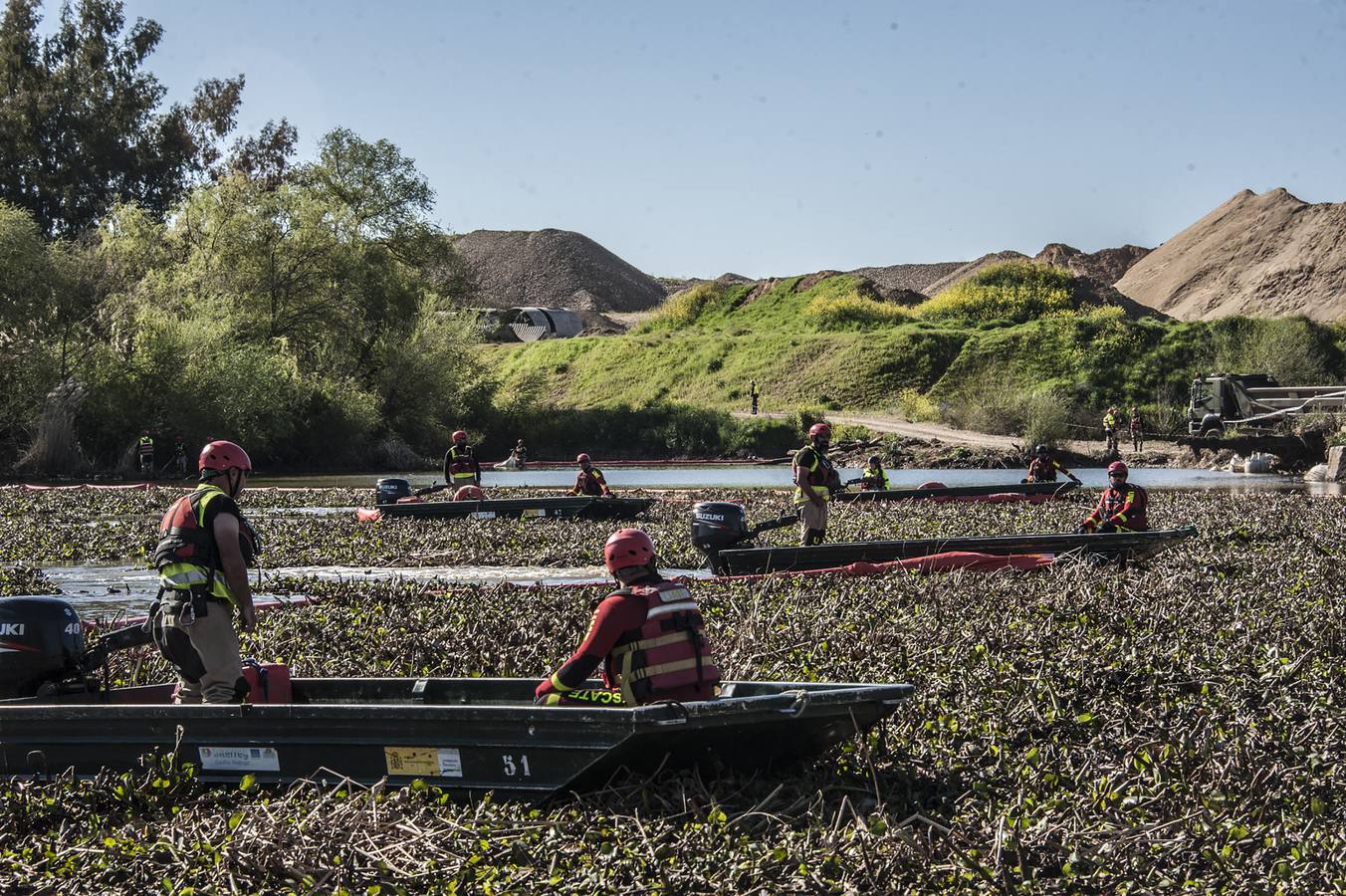 La ministra de Defensa, Margarita Robles, ha quedado impresionada del trabajo que han realizado los miembros de la Unidad Militar de Emergencias